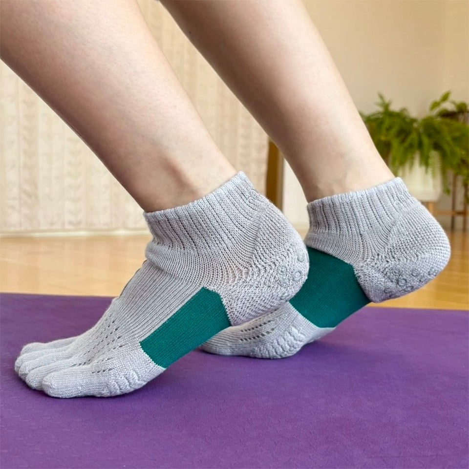 ピラティスとは?得られる効果や5本指ソックスとの関連性を解説