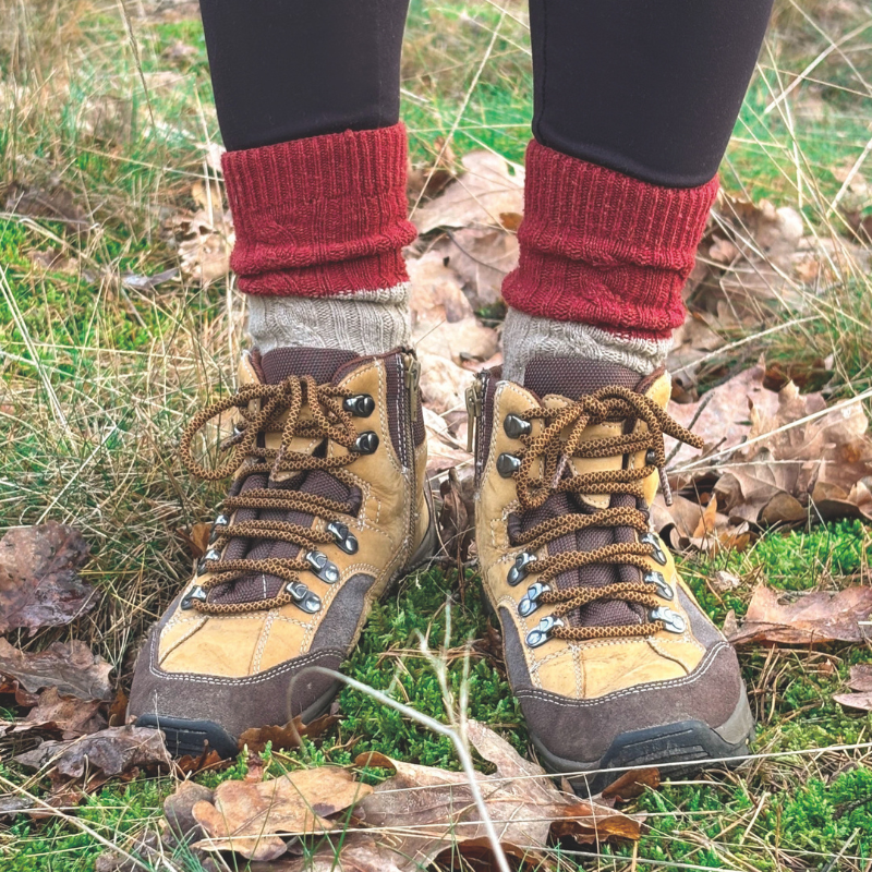 足元を優しく包むハイクルー丈の5本指ソックスで、季節の移ろいを楽しもう